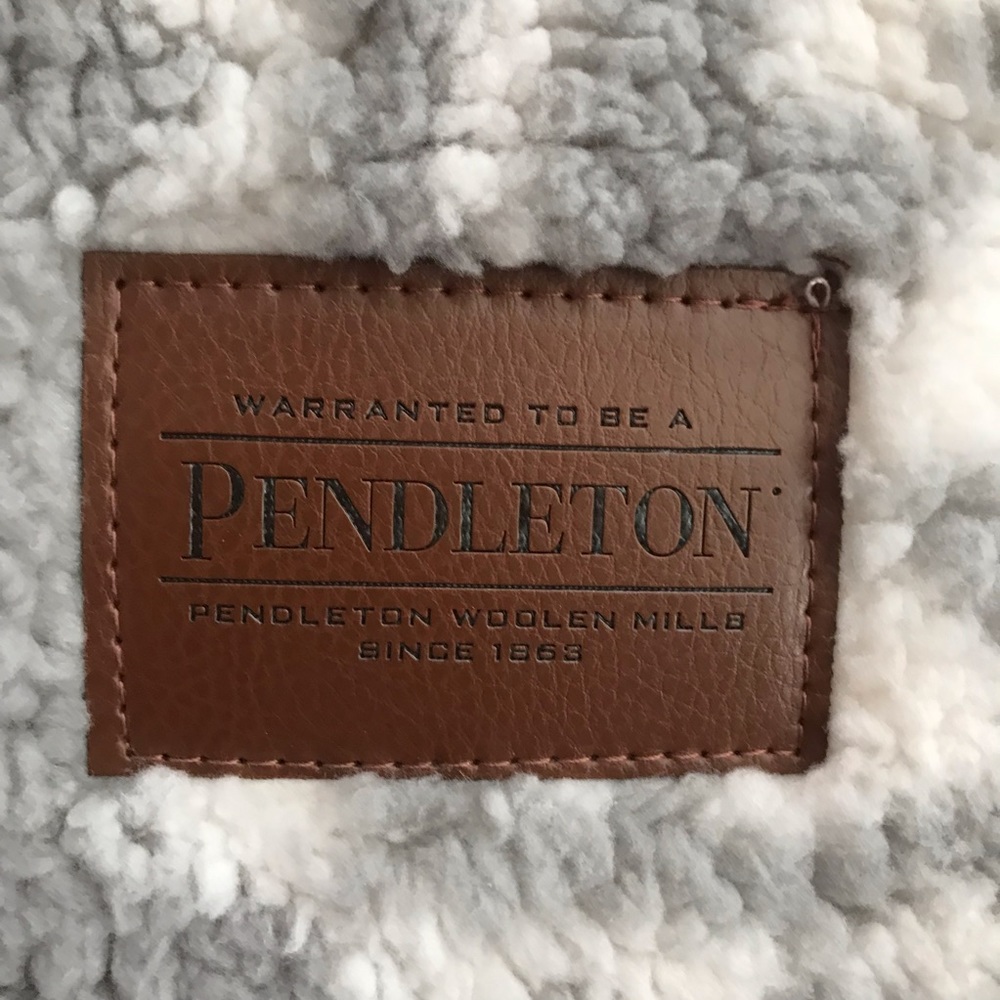 NEW Pendleton Throw - Picture 4 of 5